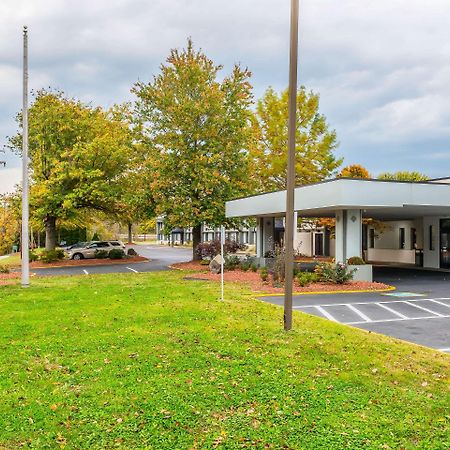 Clarion Inn Belle Vernon Εξωτερικό φωτογραφία