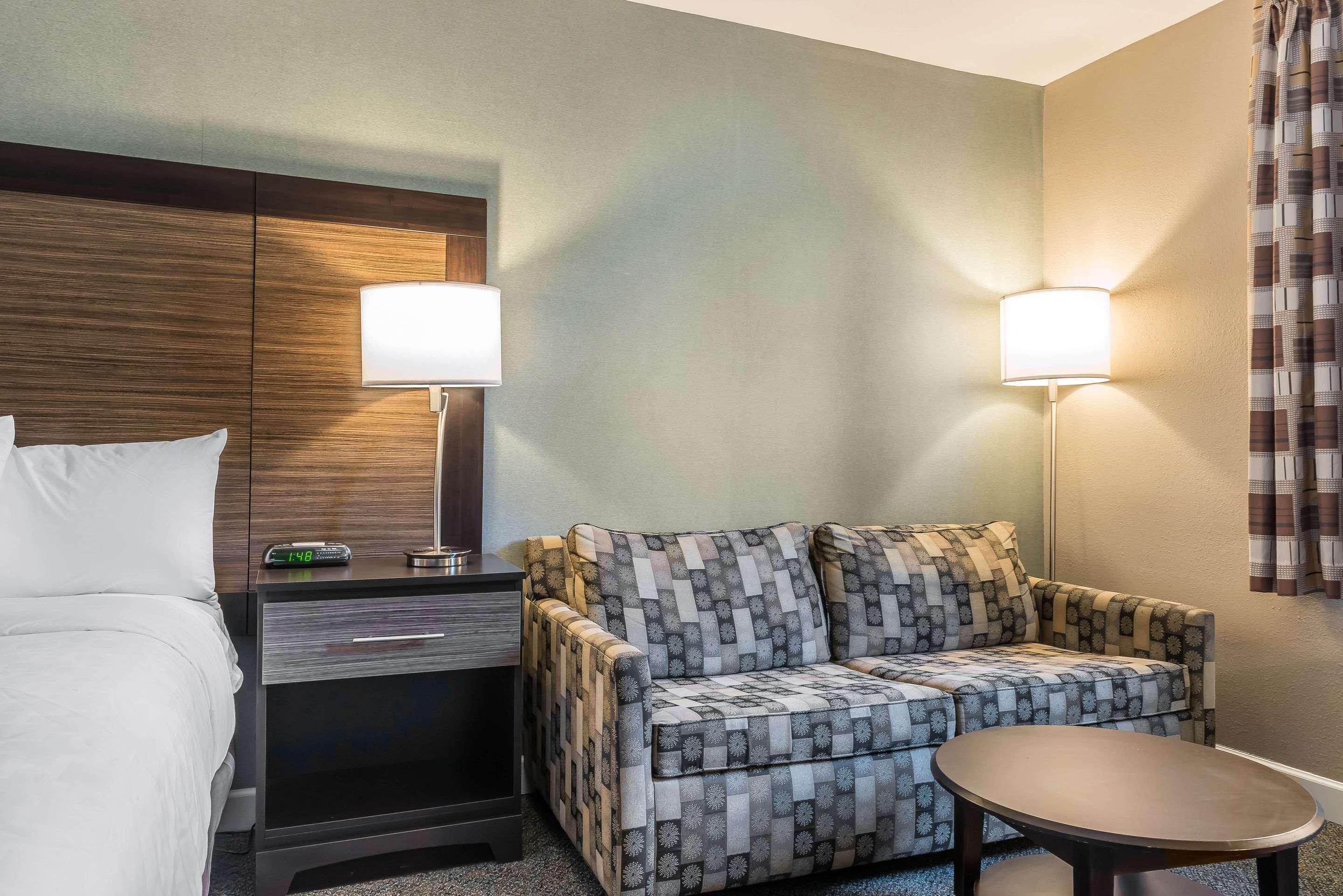 Clarion Inn Belle Vernon Εξωτερικό φωτογραφία