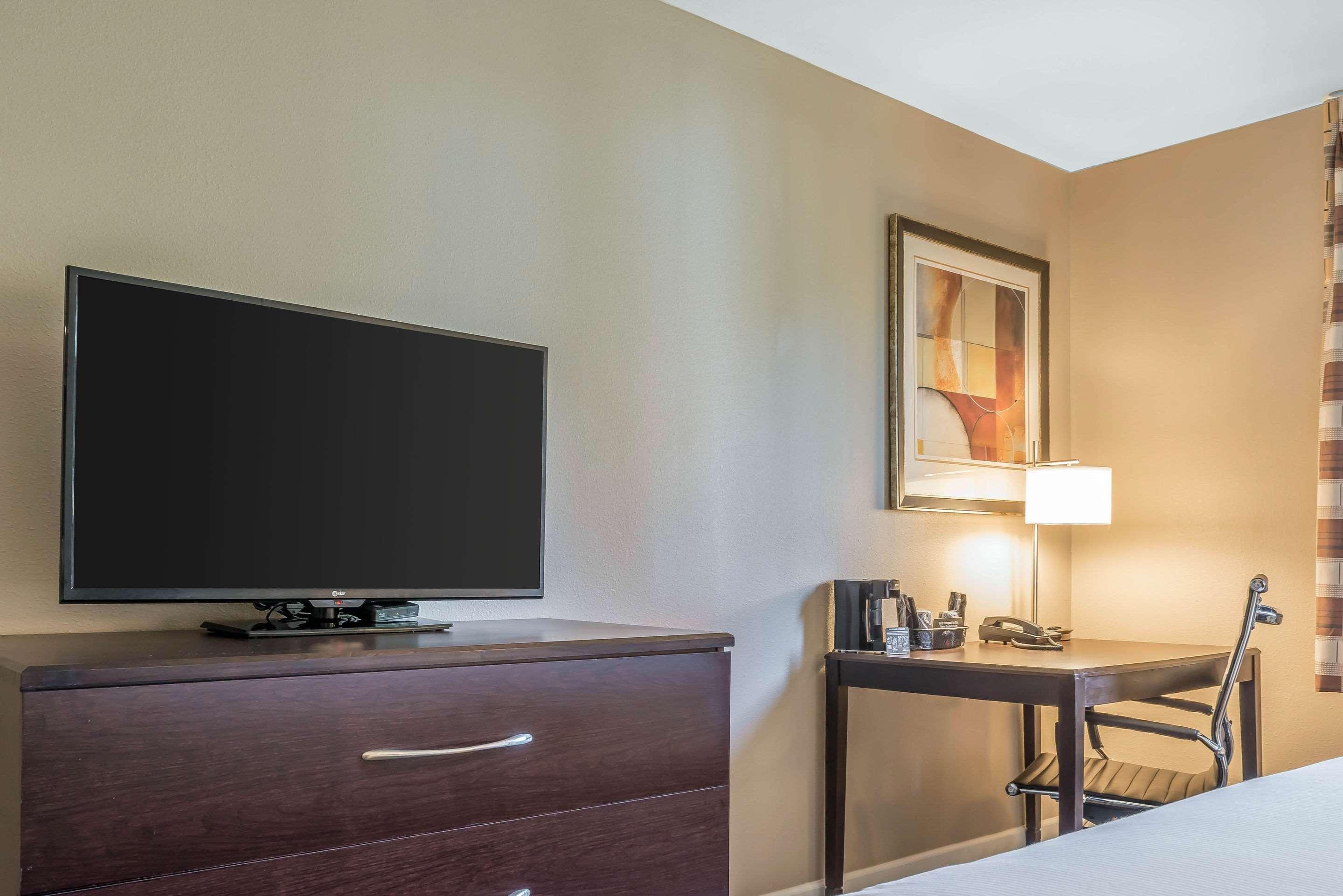 Clarion Inn Belle Vernon Εξωτερικό φωτογραφία