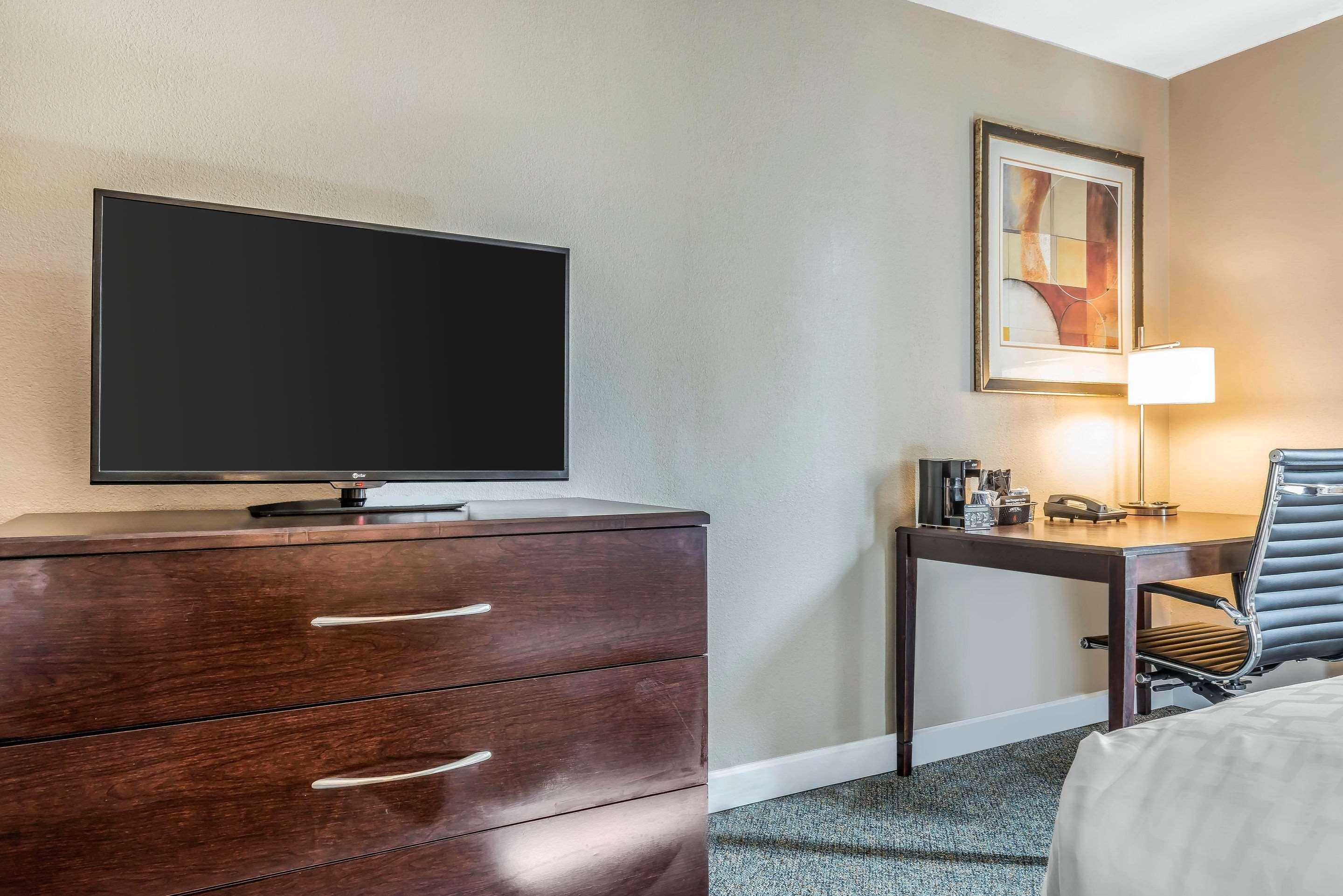 Clarion Inn Belle Vernon Εξωτερικό φωτογραφία