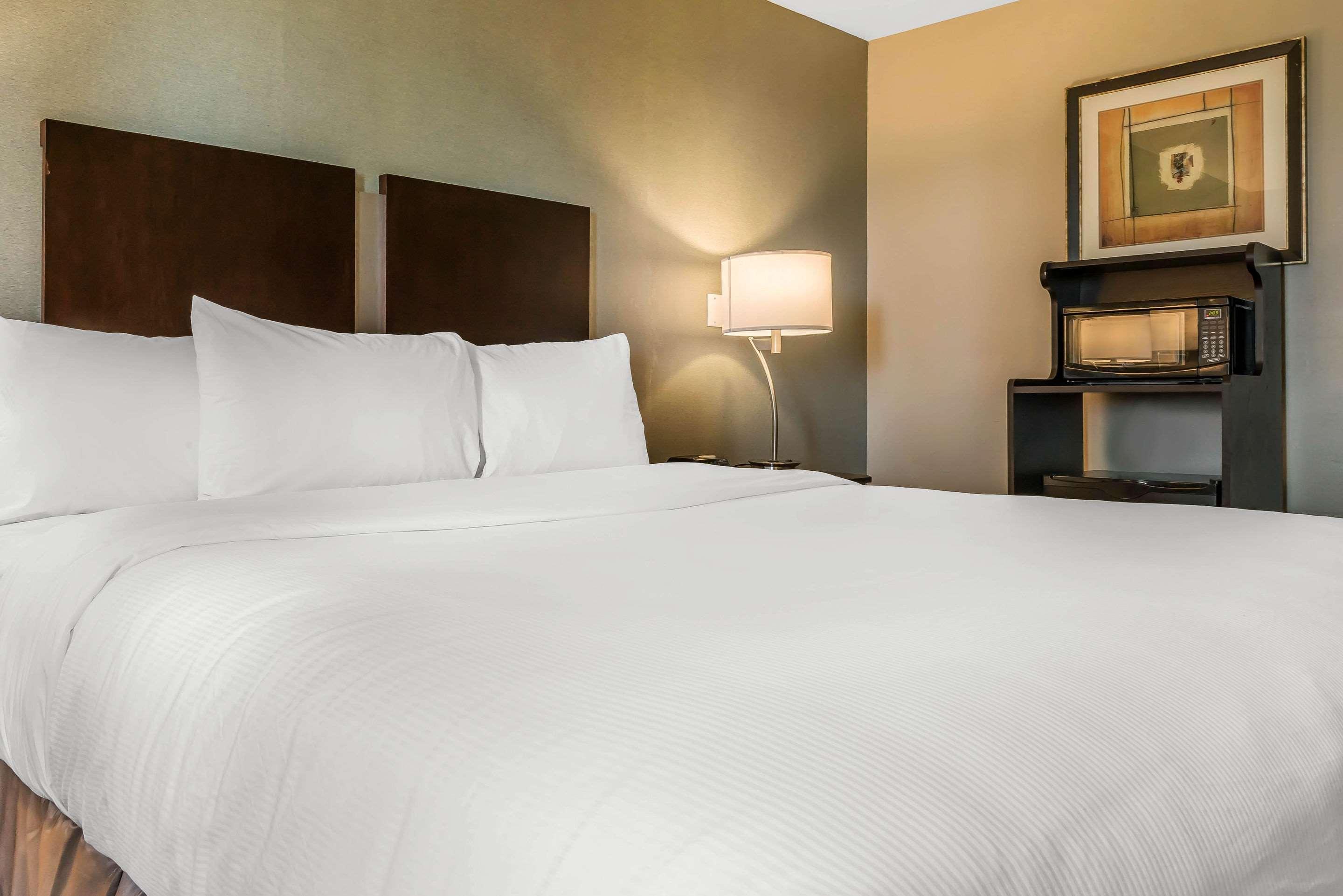 Clarion Inn Belle Vernon Εξωτερικό φωτογραφία