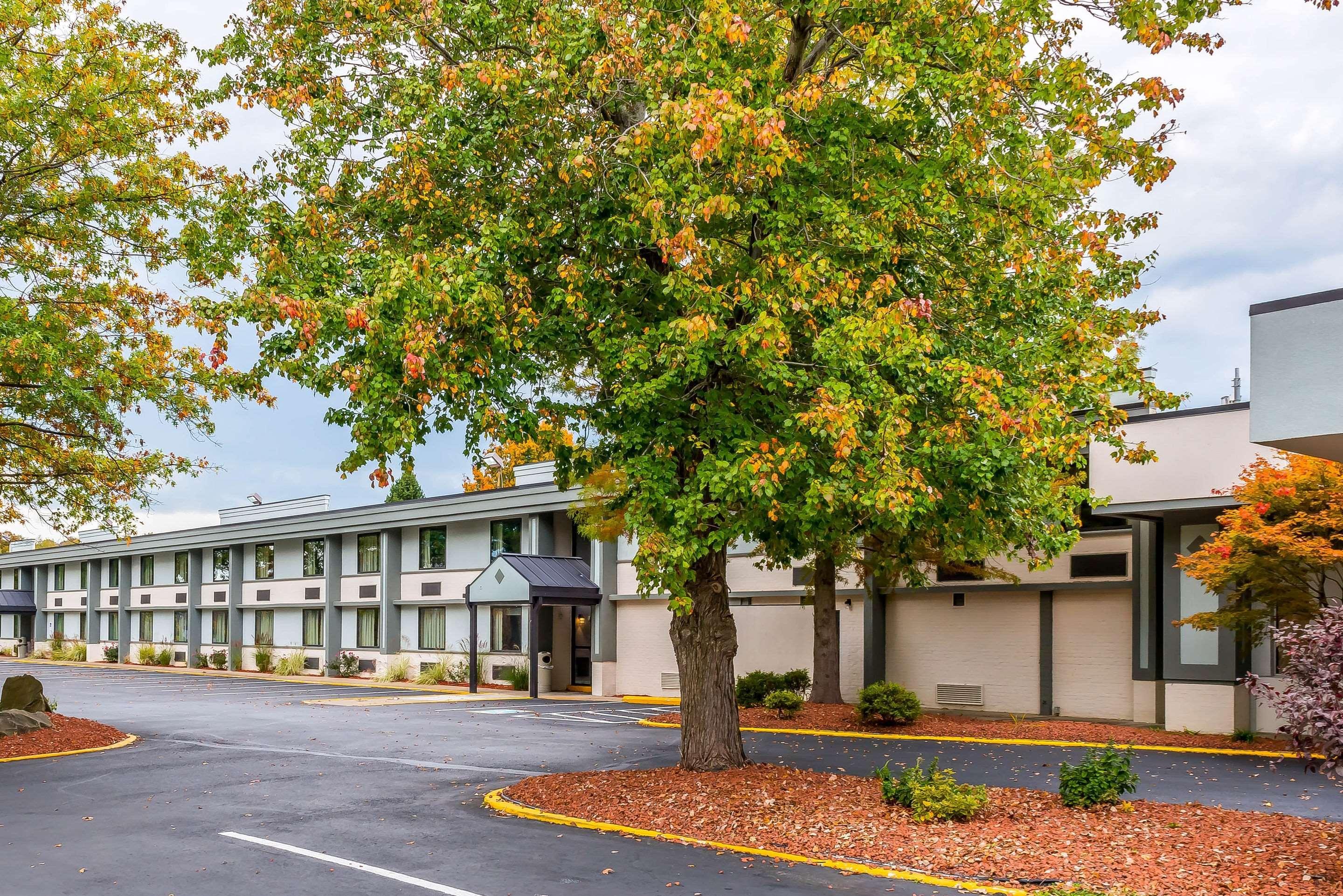Clarion Inn Belle Vernon Εξωτερικό φωτογραφία